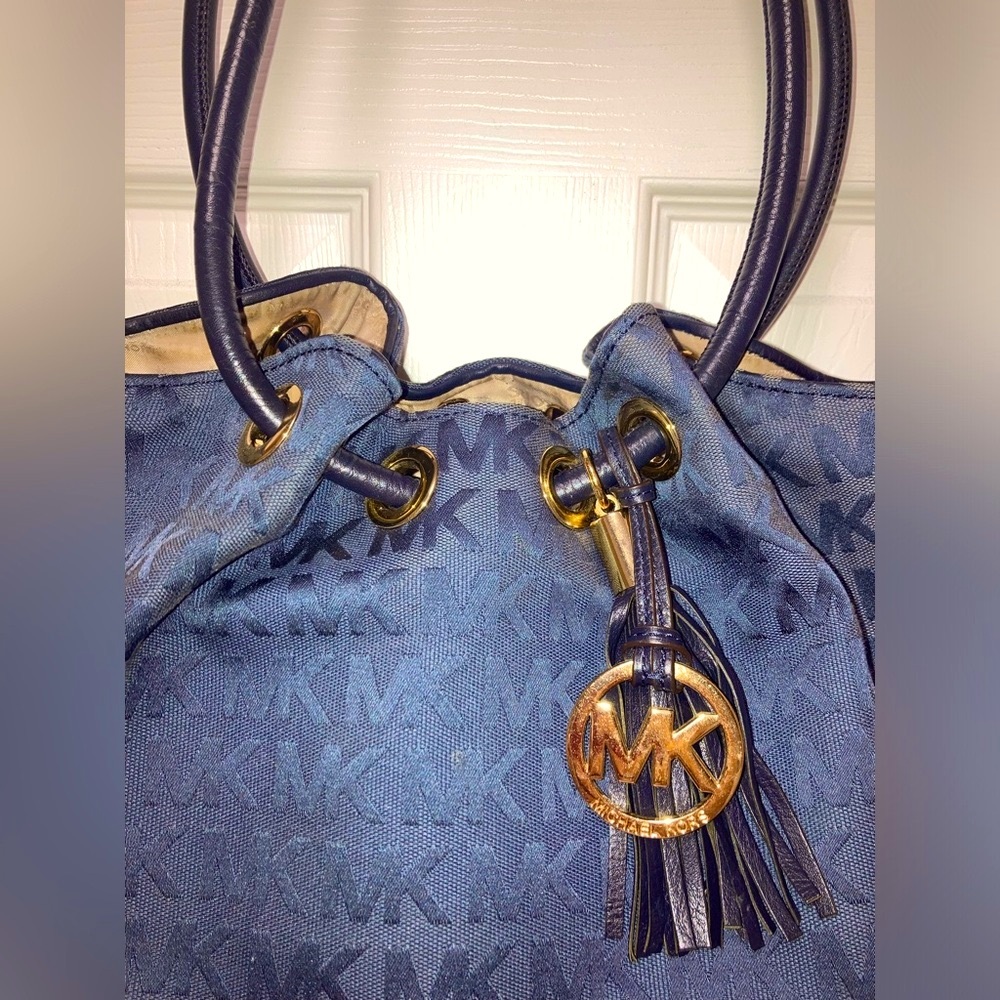Michael Kors East West Ring Tote MK Logo Hobo Shoulder Bag in Dark Blue EUC - Picture 4 of 15